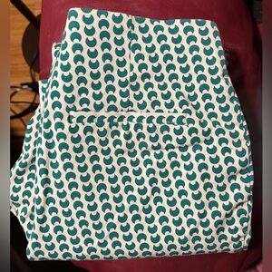 NWOT A New Day Green Moons Skinny Stretchy Patterned Cropped Pants Size 4